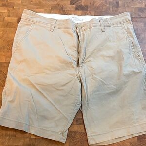 Levi's Men's Beige Flat Front Shorts W36L9